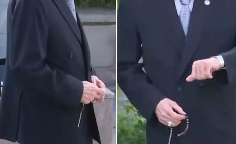 MHP lideri Devlet Bahçeli, Cumhurbaşkanı Erdoğan’ı elinde tespihle bekledi