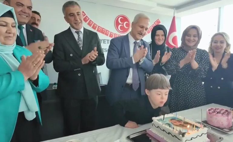 MHP’den Down Sendromlu Mert’e Doğum Günü Kutlaması