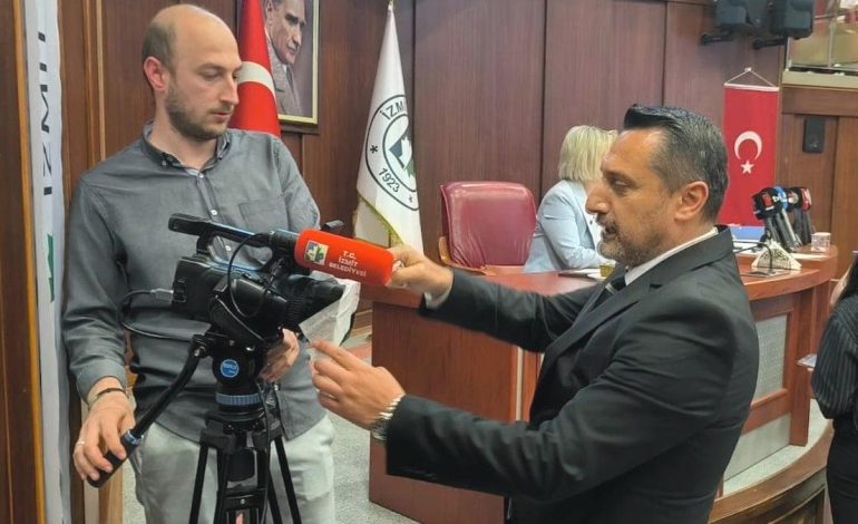 MHP’li meclis üyesi belediyenin kamerasına bant çekti, CHP’den cevap gecikmedi