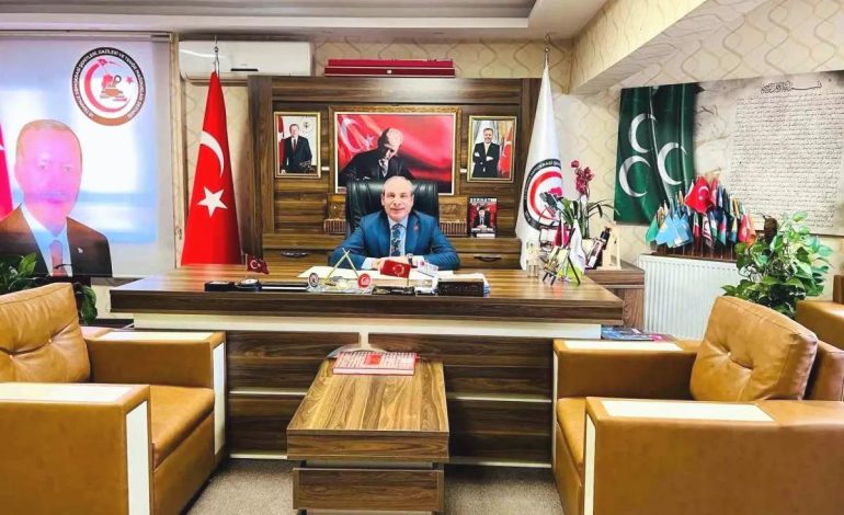 Milletin Adamları Yalnız Değildir