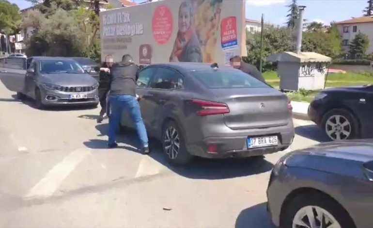 MİT, İstanbul’da Sahte Baz İstasyonu ile Siber Casusluk Yapan 7 Şüpheliyi Yakaladı