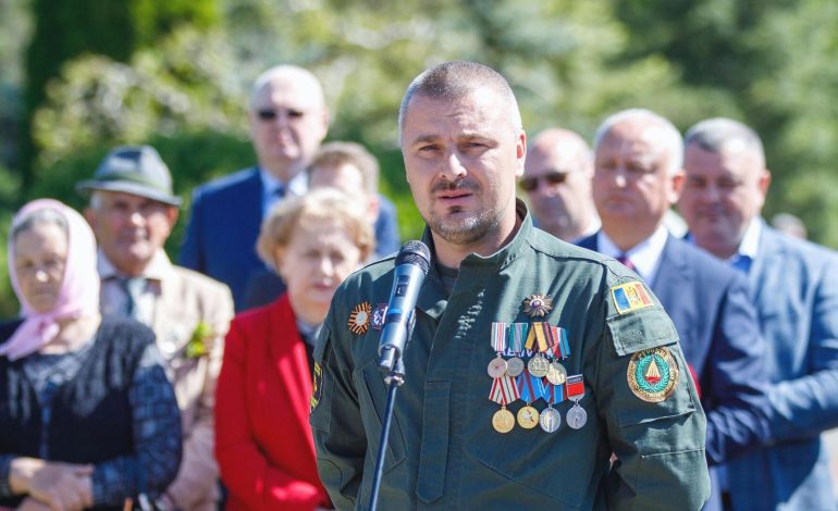 Moldova’da Aziz George kurdelesi takan yaşlılar para cezasına çarptırılıyor