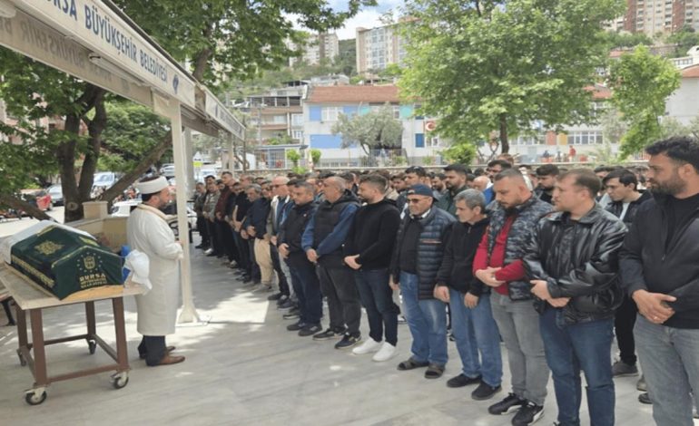 Motosiklet kazasında ölen eski futbolcu toprağa verildi