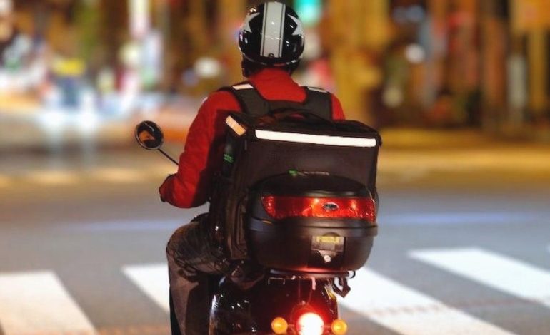 Motosiklette 1.5 kilogram uyuşturucuyla yakalanan 2 zanlı tutuklandı