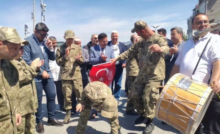 Mudanya’da Temsili Asker Eğlencesi Coşkuyla Gerçekleşti
