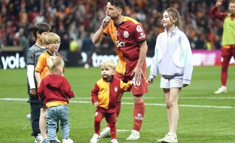 Muslera ve Mertens’ten Taraftarlara 3’lü