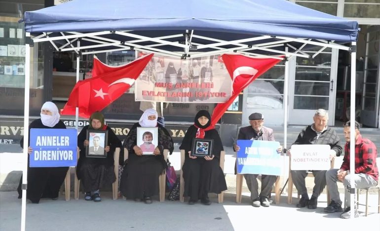 Muş’ta Aileler Çocukları İçin Eylem Düzenledi