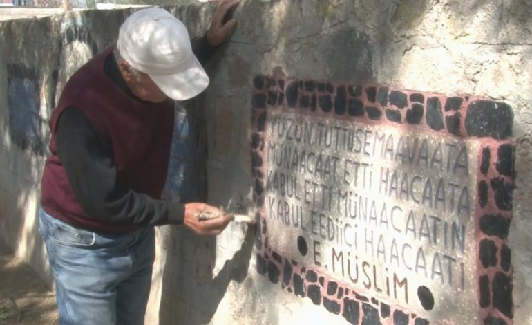Nevşehir’de ölen eşine duyduğu aşkını taşlara kazıdı