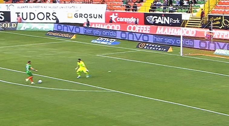 Nicolas Janvier mutlak gol pozisyondan yararlanamadı