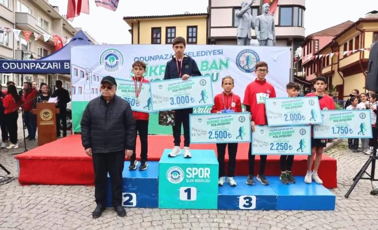 Odunpazarı’nda 19 Mayıs Bayramı Anısına Şükrü Saban Yol Koşusu Düzenlendi