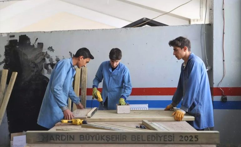 Öğrencilerden Parklara Malzeme Üretimi