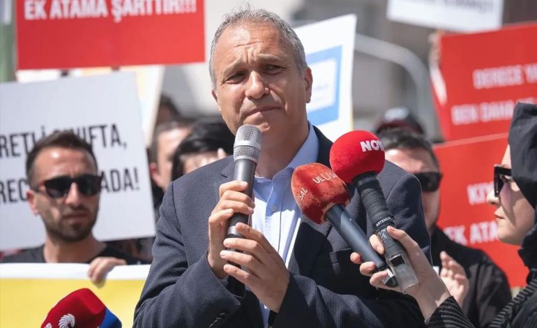 Öğretmen Adaylarından Atama Talepleri