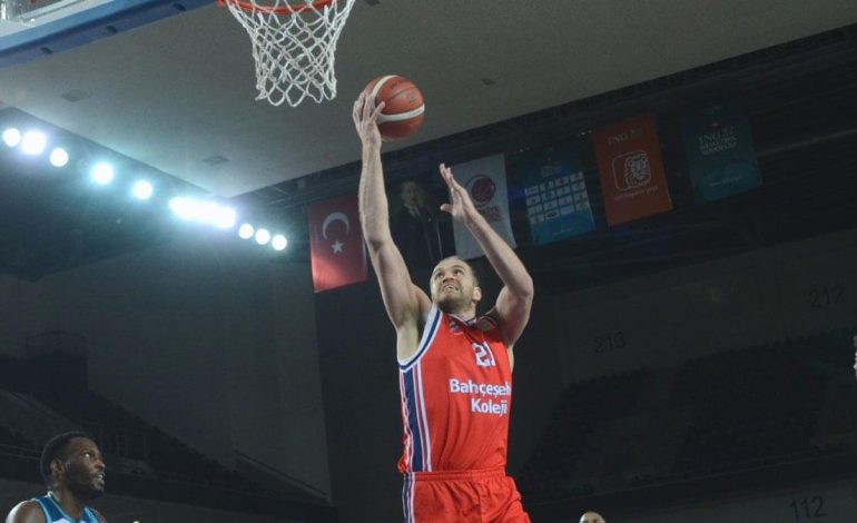 Oğuz Savaş, aktif basketbol kariyerini noktaladı