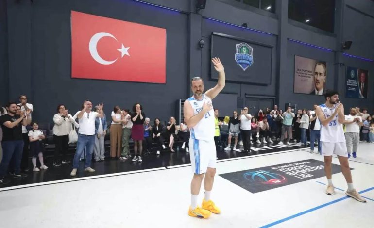 Oğuz Savaş, Basketbol Kariyerine Veda Etti