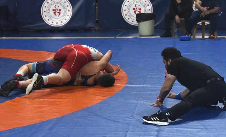 Okul Sporları Güreş Şampiyonası Düzce’de Tamamlandı