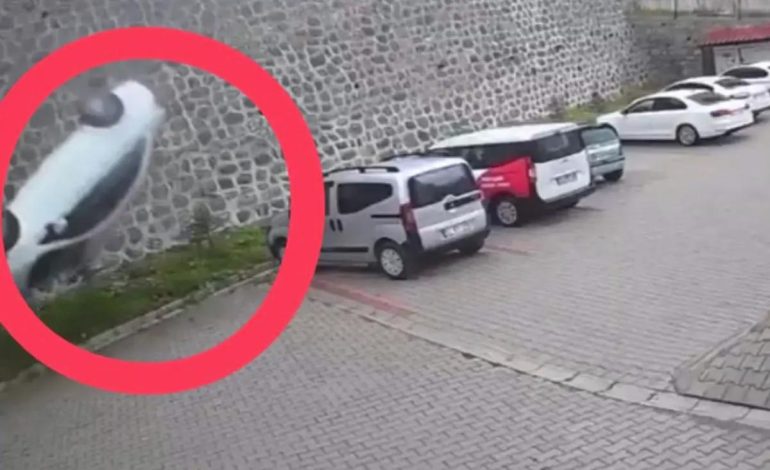 Ordu’da istinat duvarından site bahçesine düşen otomobilin sürücüsü öldü