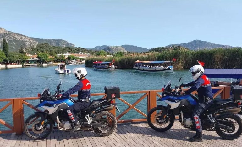 Ortaca’da Gençlik Bayramı Teknede Kutlandı