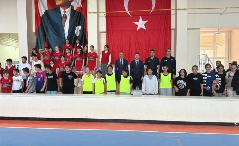 Ortaköy ilçesinde voleybol turnuvası düzenlendi
