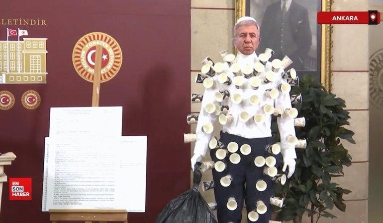 Osman Gökçek, Meclis’e Mansur Yavaş maskeli cansız manken getirdi