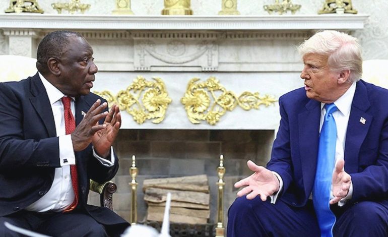 Oval Ofis’te gergin anlar! Trump’ın ‘soykırım’ imasına Güney Afrika liderinden ‘uçak’ göndermesi