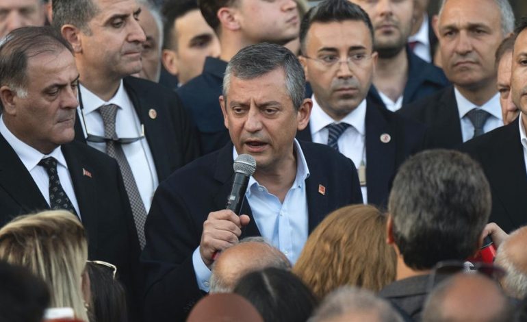Özgür Özel darp raporu almadan programına devam ettiğini belirtti