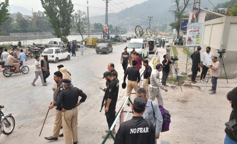 Pakistan, askeri saldırıları protesto etmek için Hindistan maslahatgüzarını çağırdı
