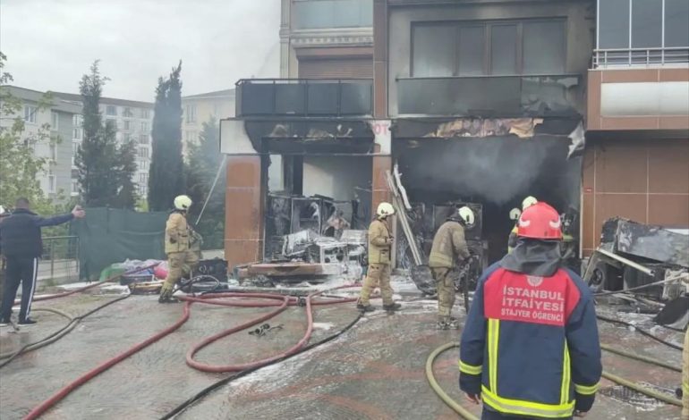 Pendik’te Yangın: İş Yeri Kullanılamaz Hale Geldi