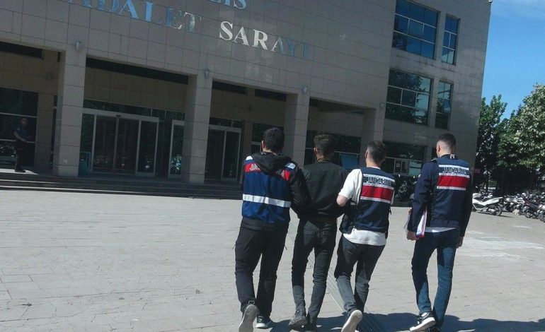 PKK şüphelisi sınır kapısında yakalandı