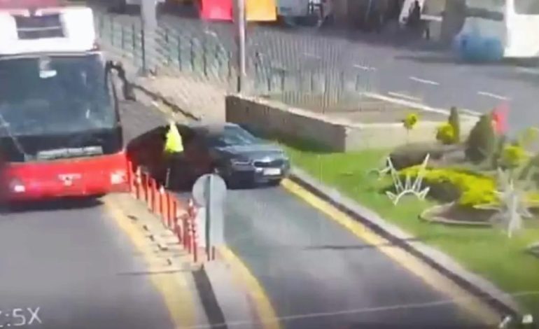 Polise Araçla Saldırıya Tepki