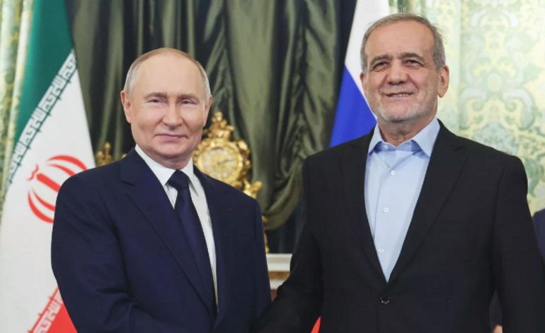 Putin, İranlı mevkidaşı Pezeşkiyan ile telefonda görüştü