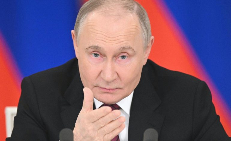 Putin’den Arktika için yeni talimatlar: Nükleer buzkıran gemilerinin inşası için talimat verildi