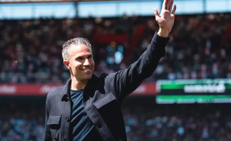 Robin van Persie Fenerbahçe’nin yıldız oyuncusunu istiyor