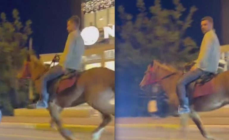 Sakarya’da şehrin göbeğinde dörtnala at sürdü