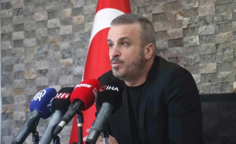 Sakaryaspor Başkanı Cumhur Genç, kulübün mali tablosunu açıkladı