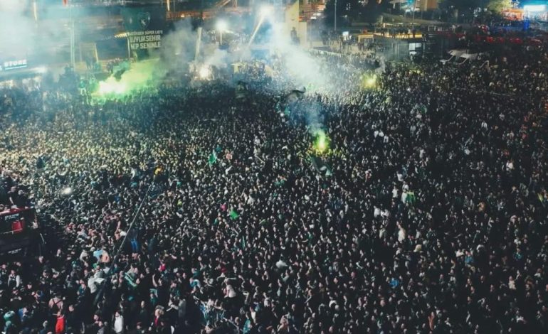 Şampiyon olmuşlardı, 3 maçı da kaybedince taraftar küplere bindi
