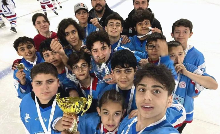 Samsun Erkek Buz Hokeyi Takımı Türkiye Şampiyonu, Kadın Takımı Üçüncü Oldu