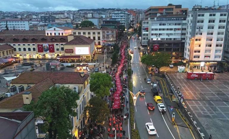Samsun’da Bayrak ve Fener Alayı Yürüyüşü Gerçekleşti