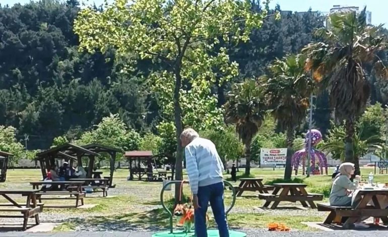 Samsun’da Köpek Parkta Eğlendi