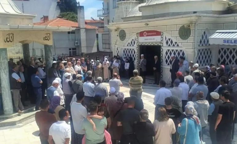 Selendi’den Hac kafilesi uğurlandı