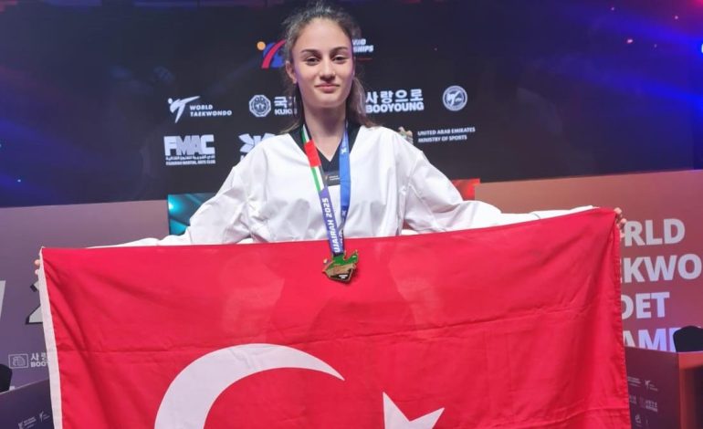 Sena Yılmaz, taekwondoda dünya şampiyonu
