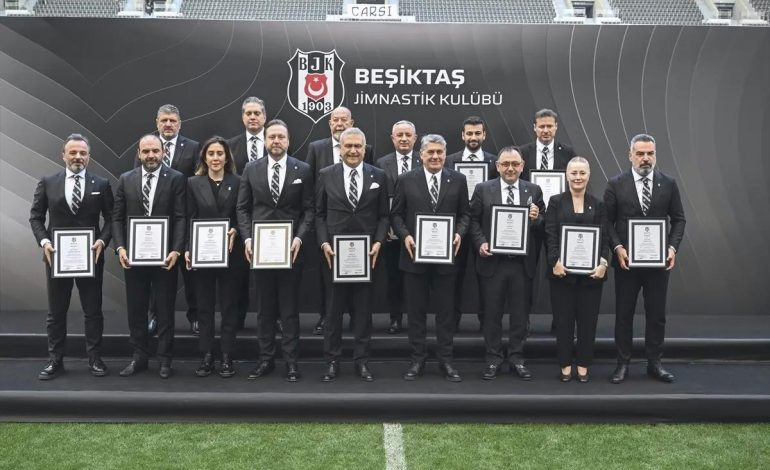 Serdal Adalı ve yönetimi, mazbatalarını aldı