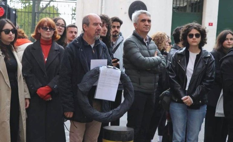 Sığınmacılara da Türklere geçit vermediler