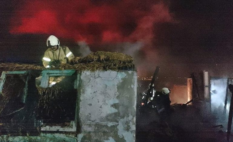 Silivride korkutan yangın: Kısa sürede 15 baraka alev aldı