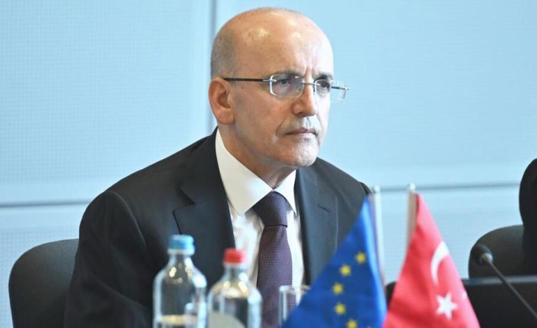 Şimşek: Cari açık belirgin şekilde geriledi