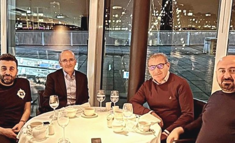 Şimşek’in masasındaki kişi suç örgütü liderinin ortağı çıktı