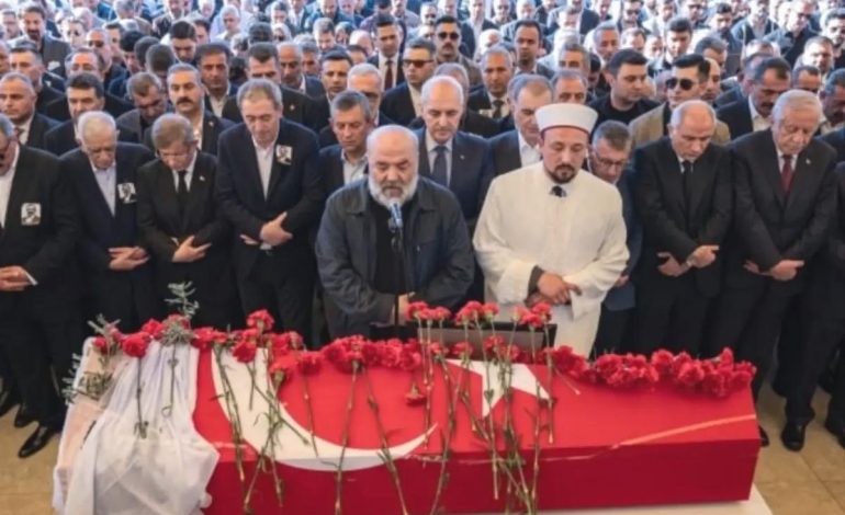 Sırrı Süreyya Önder cenaze namazını kim kıldırdı, cenazeye kimler katıldı?