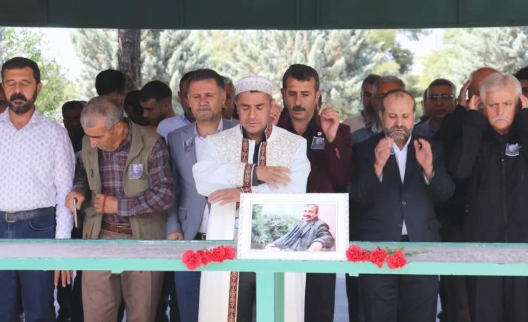 Sırrı Süreyya Önder için gıyabi cenaze namazı