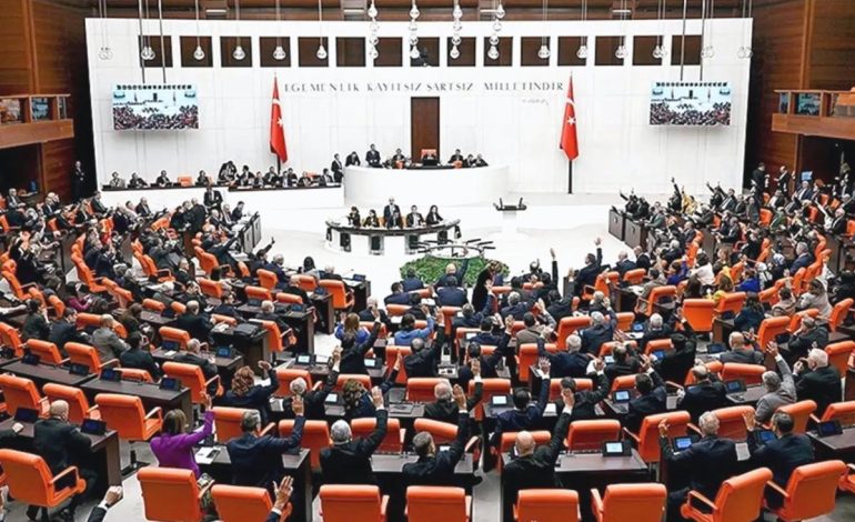 Sırrı Süreyya Önder ilk değil! İşte görevine devam ederken hayatını kaybeden vekillerimiz