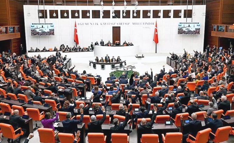 Sırrı Süreyya Önder ilk değil! İşte görevine devam ederken hayatını kaybeden vekillerimiz