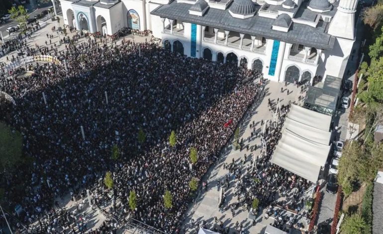 Sırrı Süreyya Önder Zincirlikuyu Mezarlığı’na Defnedildi